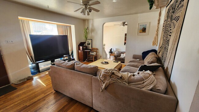 Building Photo - 910 Bungalow Ct