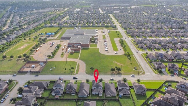 Building Photo - 5635 Round Robin Dr