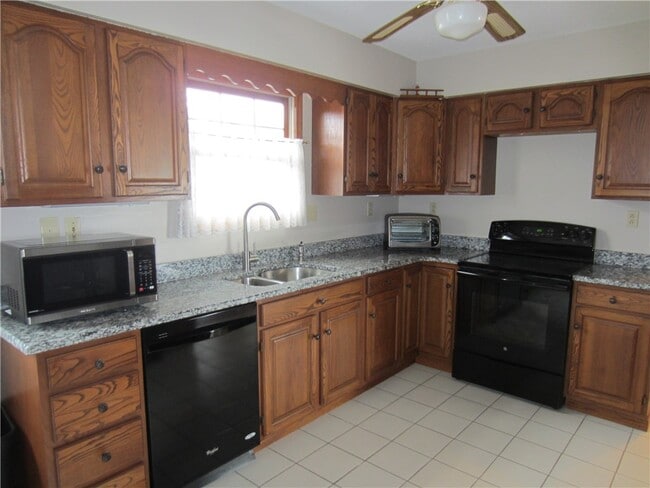 Building Photo - 3304 Baer Beach Rd