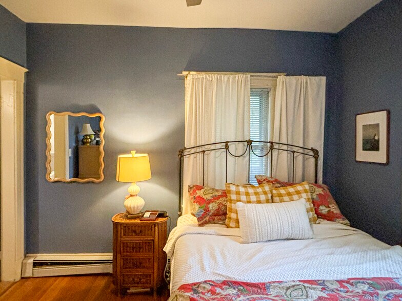 Bedroom 1 - 7 Austin Park