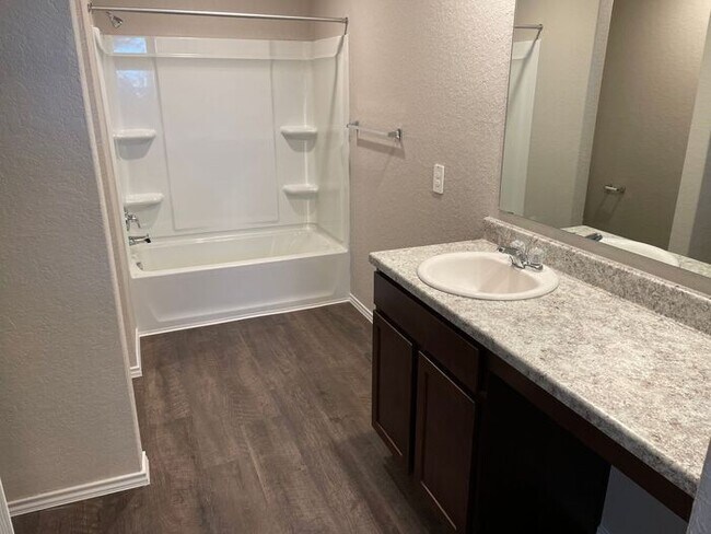 Building Photo - Available Now! Tour or Apply Today for This Charming 3 Bedroom, 2.5 Bath Home in Scott’s Hollow!