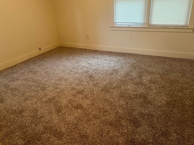 Building Photo - 2 Bed, 1 Bath House
