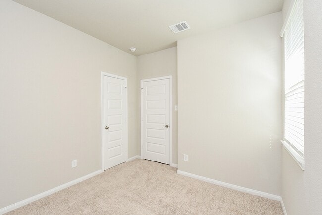 Building Photo - 14042 Chinook Dr