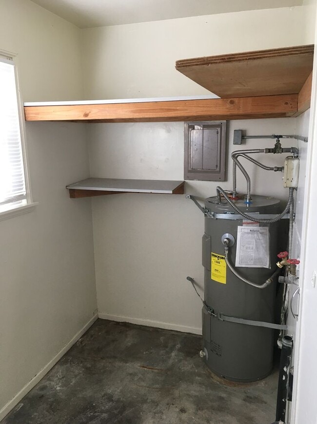 Building Photo - 19453 Hill St