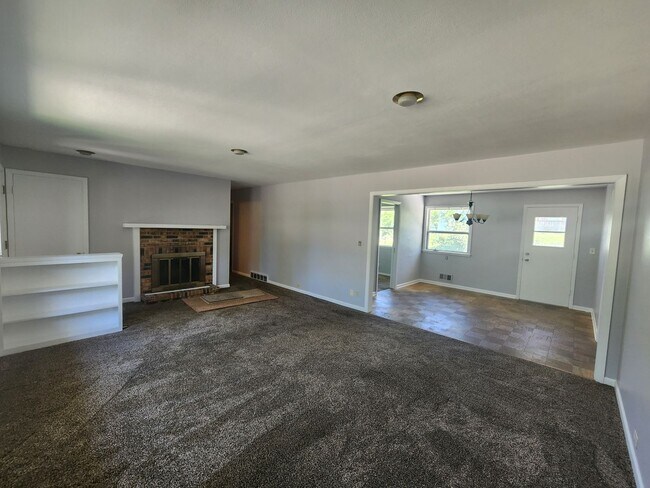 Building Photo - 805 E 32nd St