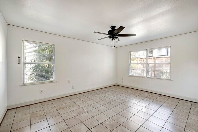 Building Photo - 5004 Holt St