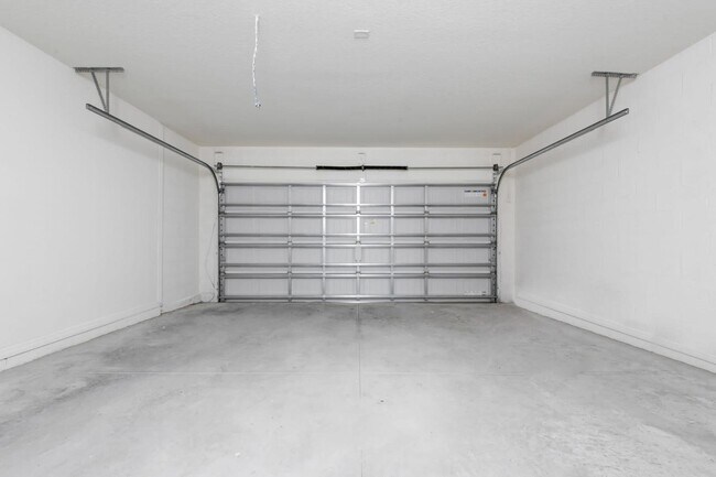 Building Photo - 1296 Cascades Ave