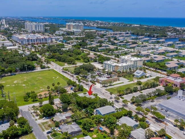 Building Photo - 701 SE 4th St