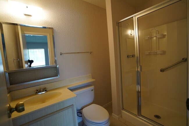 Building Photo - 3619 Villa Knolls E Dr