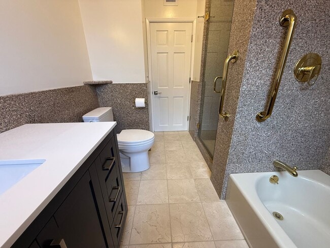 Building Photo - STUNNING, MODERN UPDATES. 2BD/1BA TIBURON ...