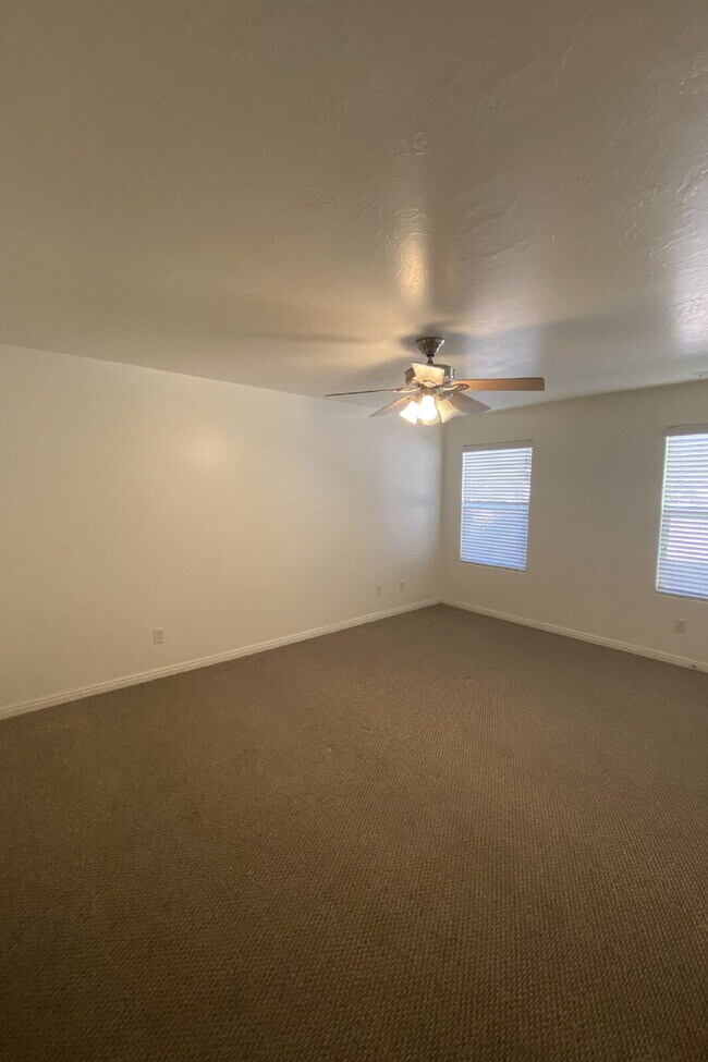 Building Photo - 2-Bed/2-Bath Townhouse in Saint George with 1300 Sq Ft of Comfortable Living Space