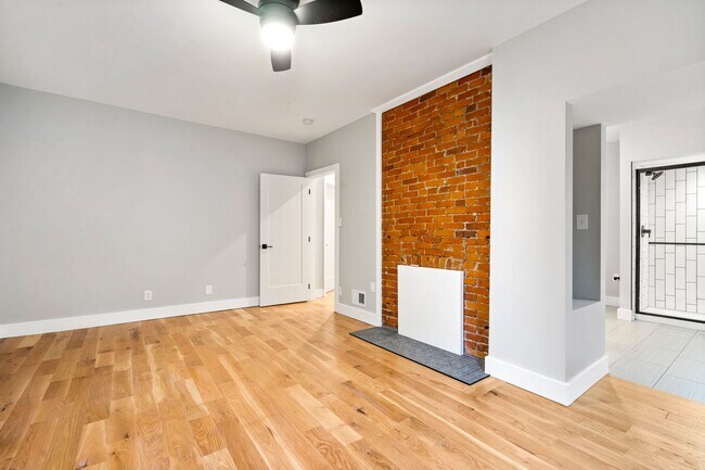 Building Photo - Beautifully Renovated 3 Bed/2.5 Bath Home in Mt Washington - Convenient Location