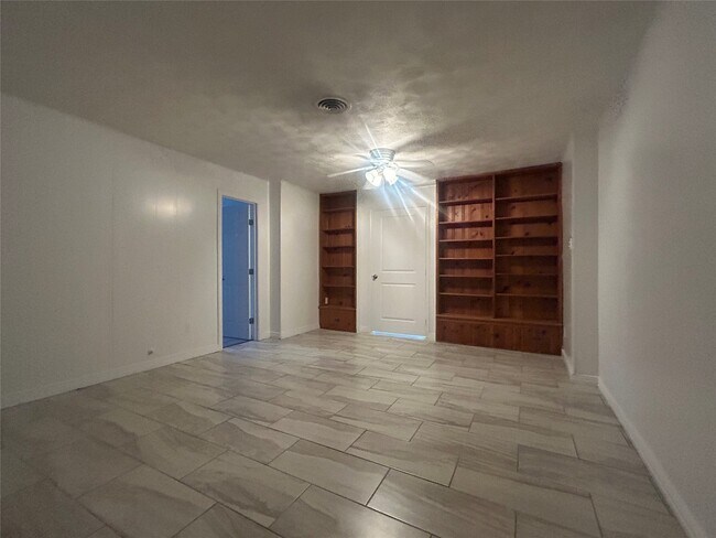 Building Photo - 7738 Dixie Dr