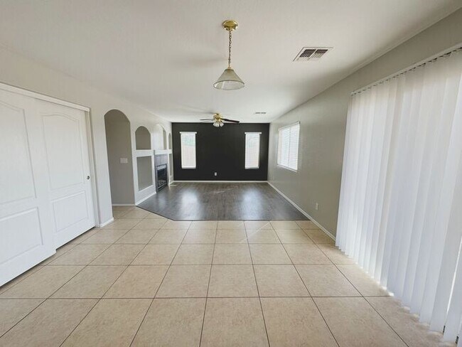 Building Photo - 4BR / 2.5BA Home with Expansive Lot – 2-Car Garage, Community Pools & Golf