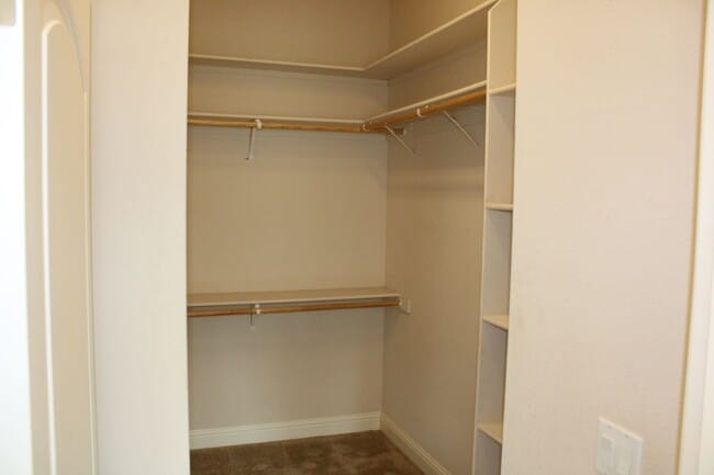 Building Photo - 4 BED/2 BATH IN THE SUNSET AVENUES SUBDIVISION