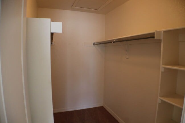 Building Photo - Comfortable 2-Bedroom Townhome in a Well-M...