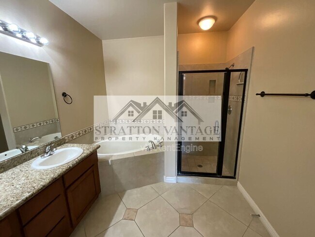 Building Photo - 5350 E Deer Valley Dr