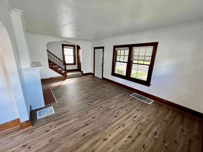 Building Photo - 1114 Underwood Ave