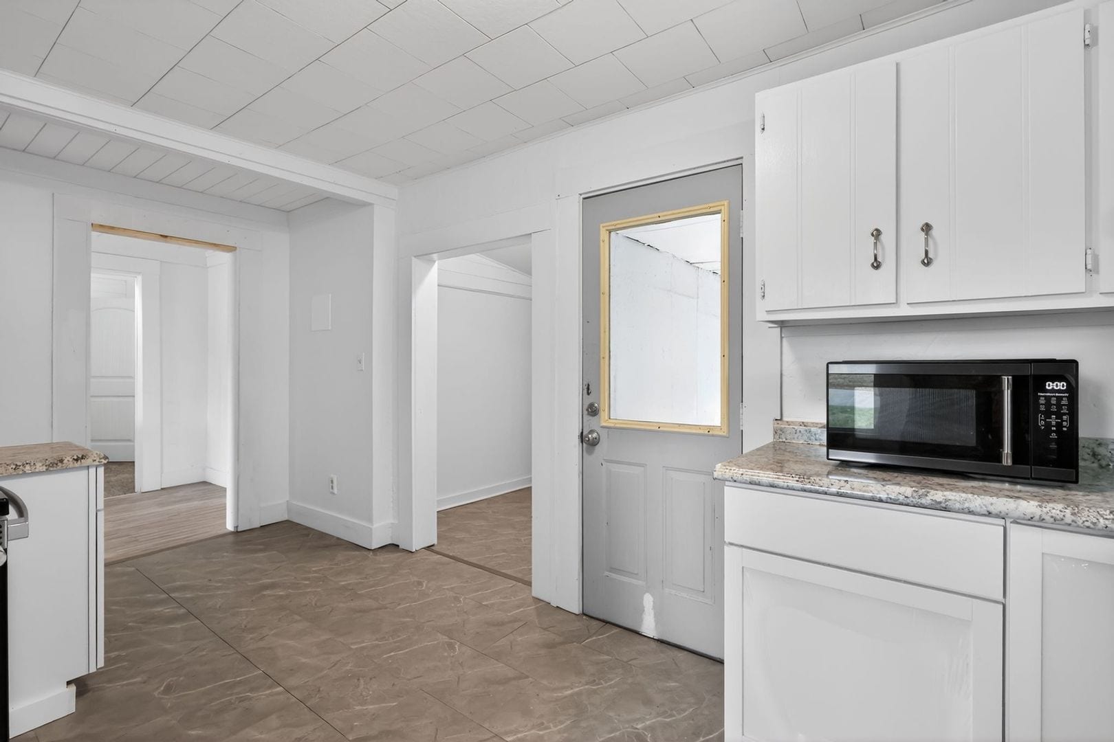 Building Photo - 992 N Maple St