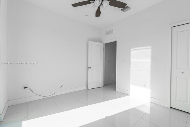 Building Photo - 481 SW 91st Ct