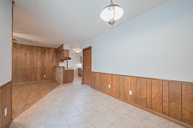 Building Photo - 2530 Bandelier Dr