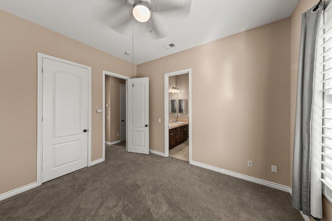 Building Photo - Stunning Single-Story Luxury Home in Coveted Rolling Hills Ranch