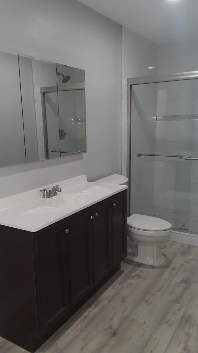 Master bathroom - 16808 Patio Village Ln
