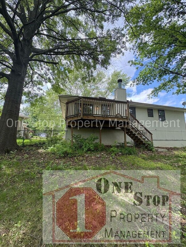 Building Photo - Beautiful 3 Bedroom / 2 Bathroom House in Blue Springs!