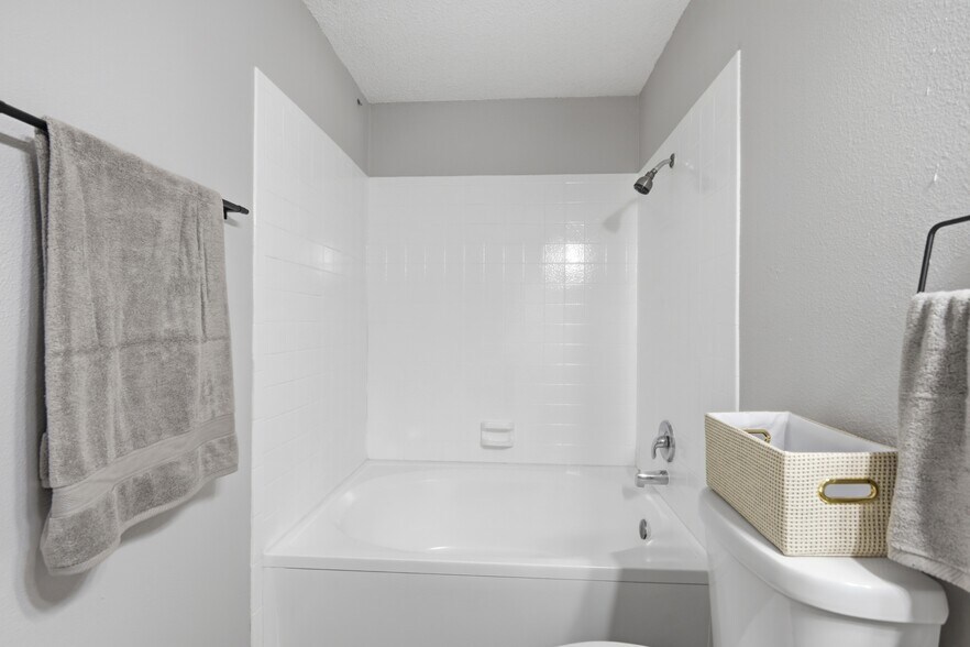 Building Photo - 9110 Roquefort