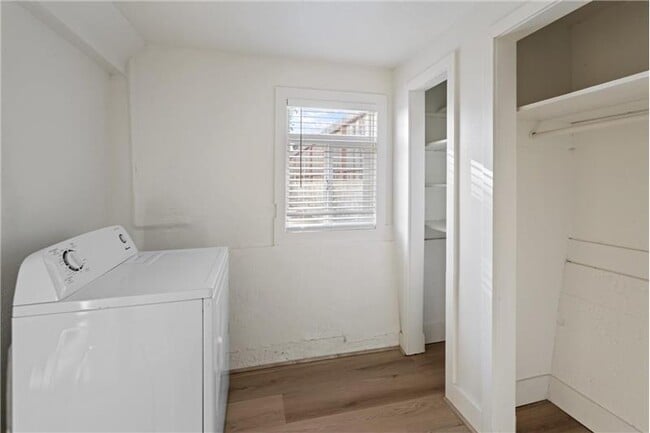 Building Photo - 279 Ramsell St