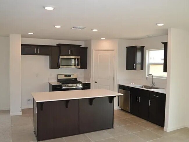 Building Photo - 765 Jessie Dr