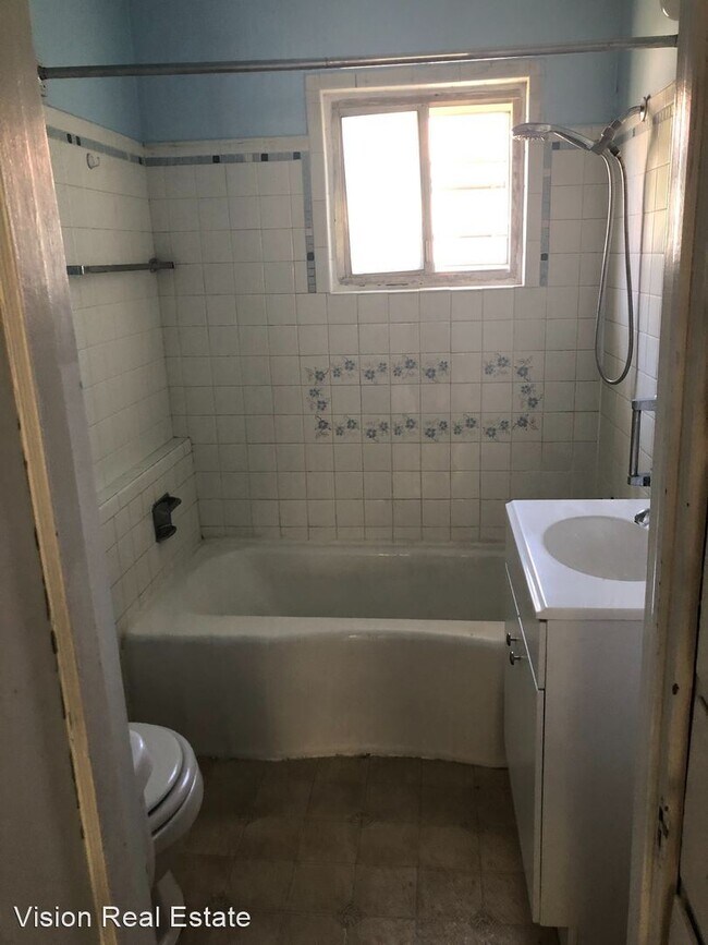 Building Photo - 2 br, 1 bath House - 144 S State
