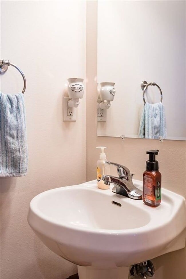 Must See! 2 Bedroom condo - Must See!  2 Bedroom condo