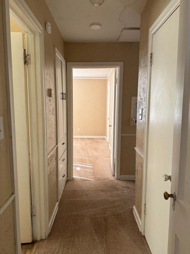 Building Photo - 924 S Crockett St