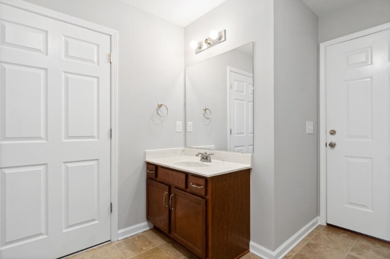 Building Photo - 3519 Oak Creek Dr