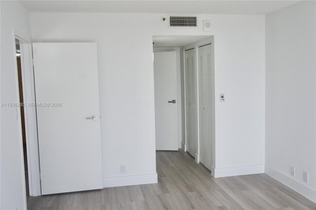 Building Photo - 7601 E Treasure Dr