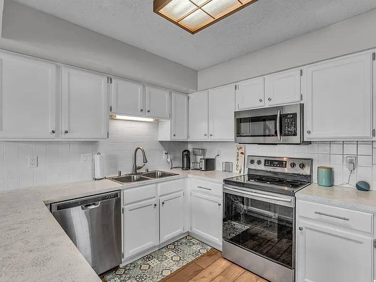 Building Photo - 936 Alma Dr