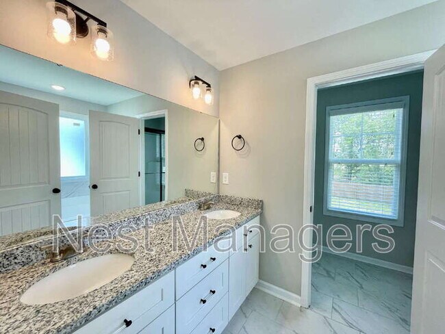 Building Photo - 141 Burnside Dr