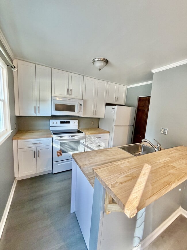 Building Photo - 4115 Little River Rd