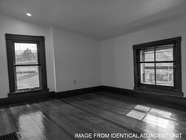 Building Photo - 2219 Scott St