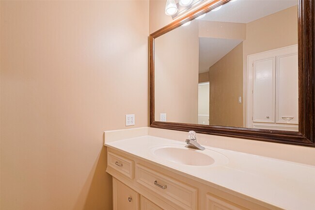 Building Photo - 3665 Maranatha Dr