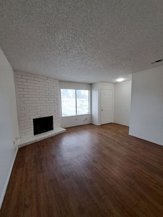 Building Photo - 4090-4094 N. Feland Ave.