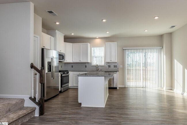 Building Photo - 231 Roudwood Dr
