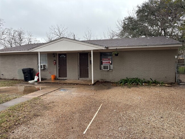 Building Photo - 1215 8th St