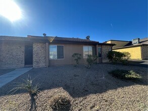 Building Photo - 1467 Hialeah Dr