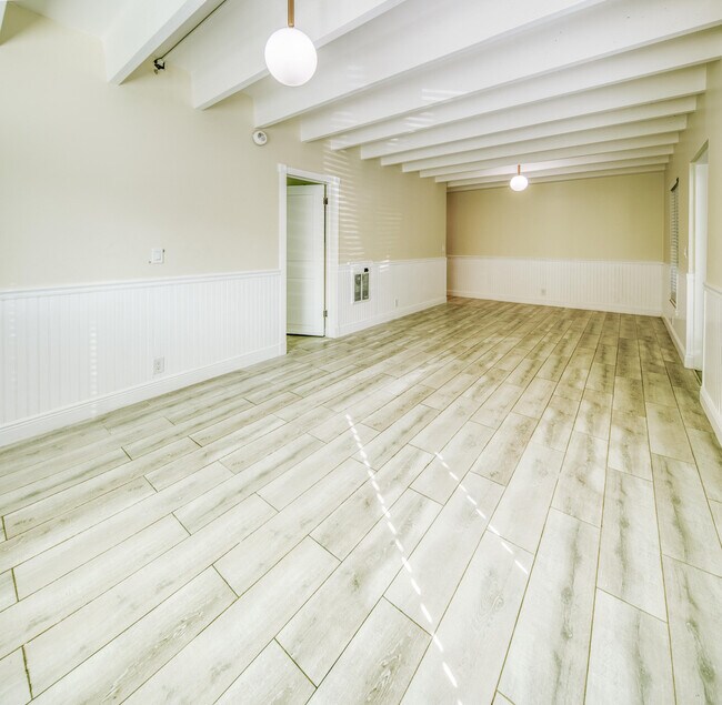 Building Photo - 1520 Lake Ave