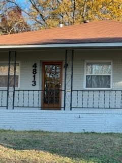 covered front porch - 4813 6th Ave S