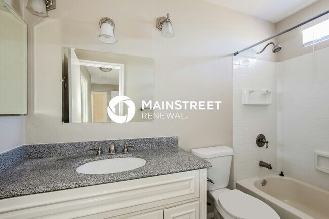 Building Photo - 4 Bedroom Pet-Friendly Home in Glendale, AZ with Main Street Renewal