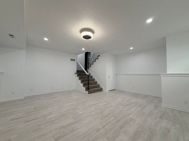 Building Photo - 15613 W 90th St