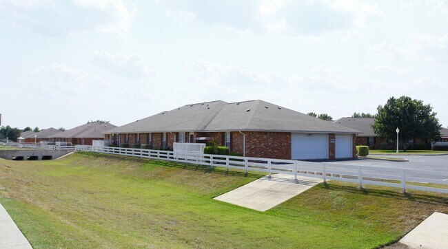 Building Photo - 2 Bed | 2 Bath 1,100 Sq. Ft. Two Car Garag...